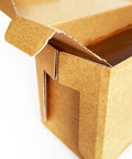 Stabile Kartonverpackung für dunkles Haselnussnougat von Lemke. Die Verpackung sorgt für sicheren Transport und optimale Frische des Produkts. Perfekt für Großhandel und professionelle Anwendungen.
